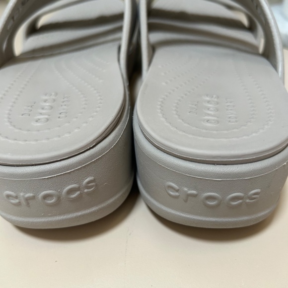 Crocs size 10 taupe color - Picture 5 of 6